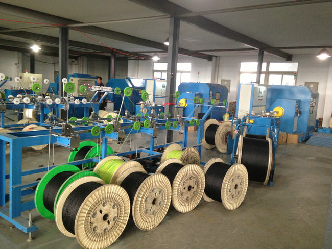 Sky Blue 3Pcs Core Wire / cable braiding machine With 700Rpm Stable Rotation 1