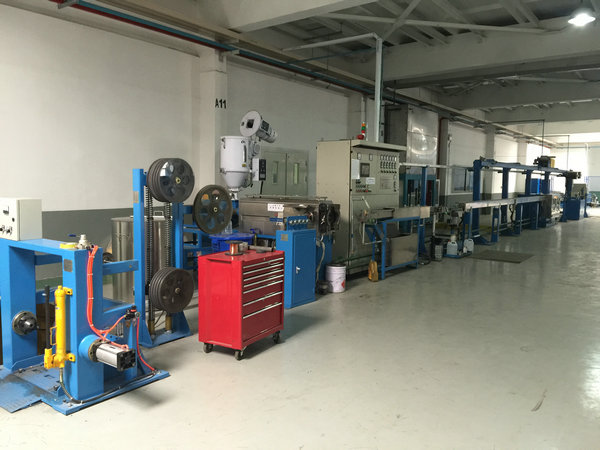 Low smoking Plastic Extrusion Line / Equipment Flame Resistant 1